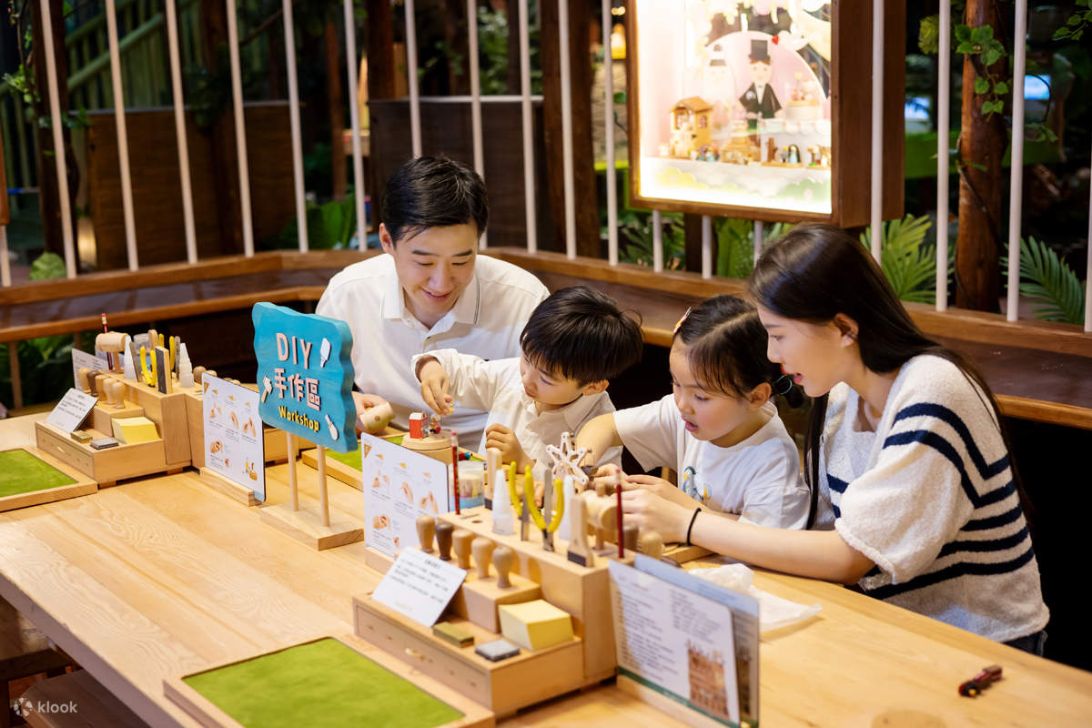 Además de los productos terminados, ¡también hay un interesante DIY! Puedes elegir la base y las piezas tú mismo, ensamblarlas en un carillón musical único y grabar este maravilloso viaje por el bosque.